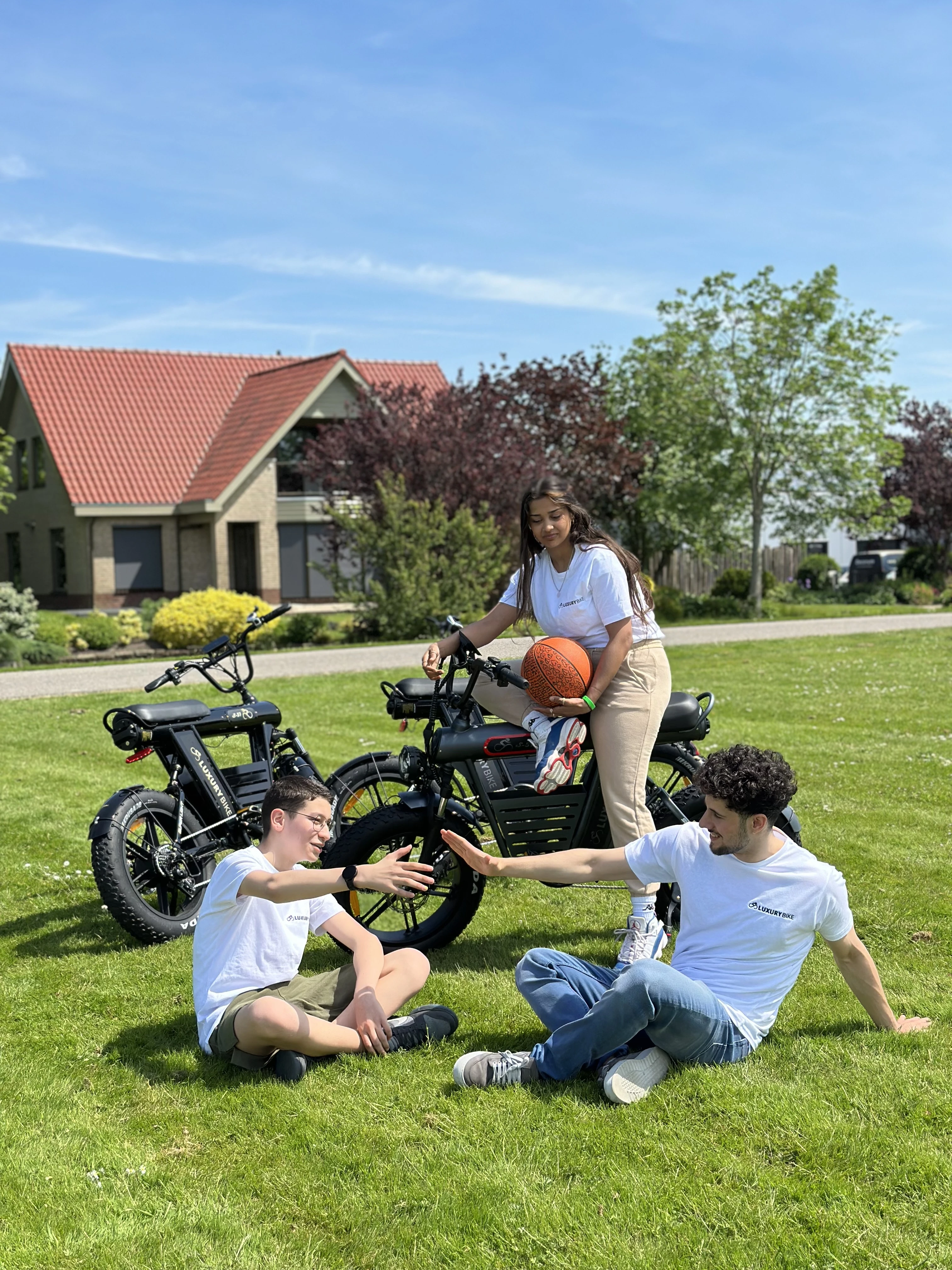 Luxury Bike team met fatbikes buiten Naaldwijk
